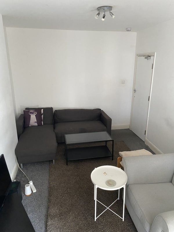 Room Tollington Road in Greater London