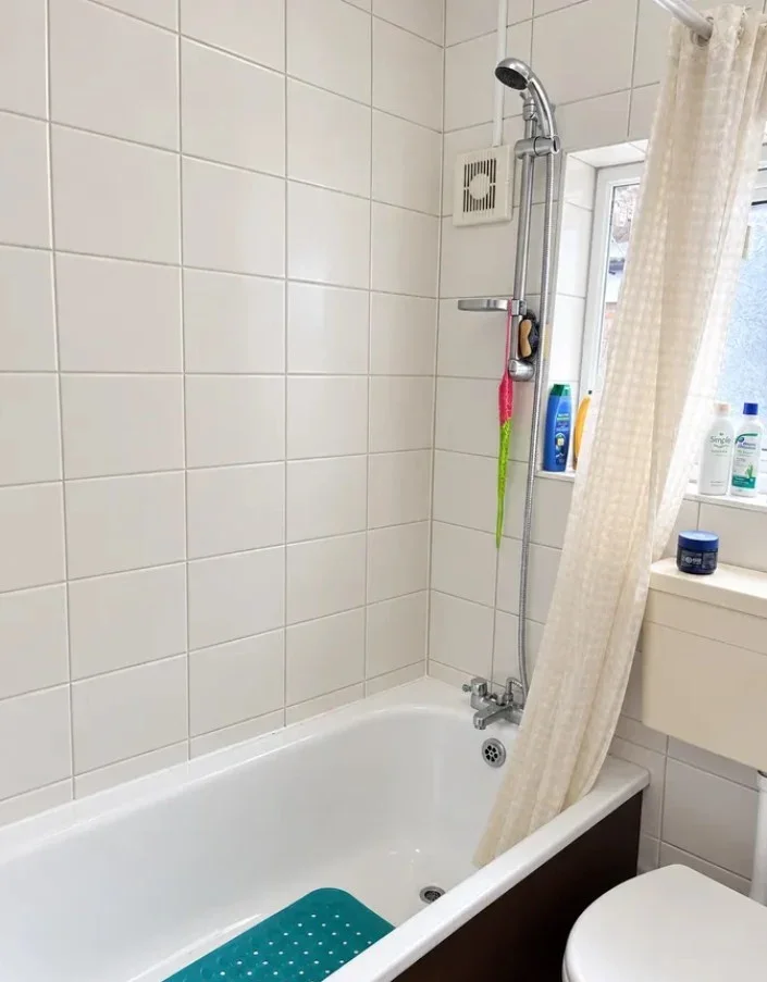 Flat Peacock Close in Greater London