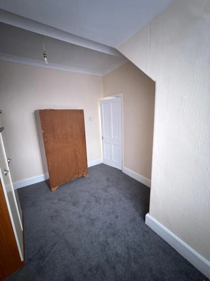 Flat Peacock Close in Greater London