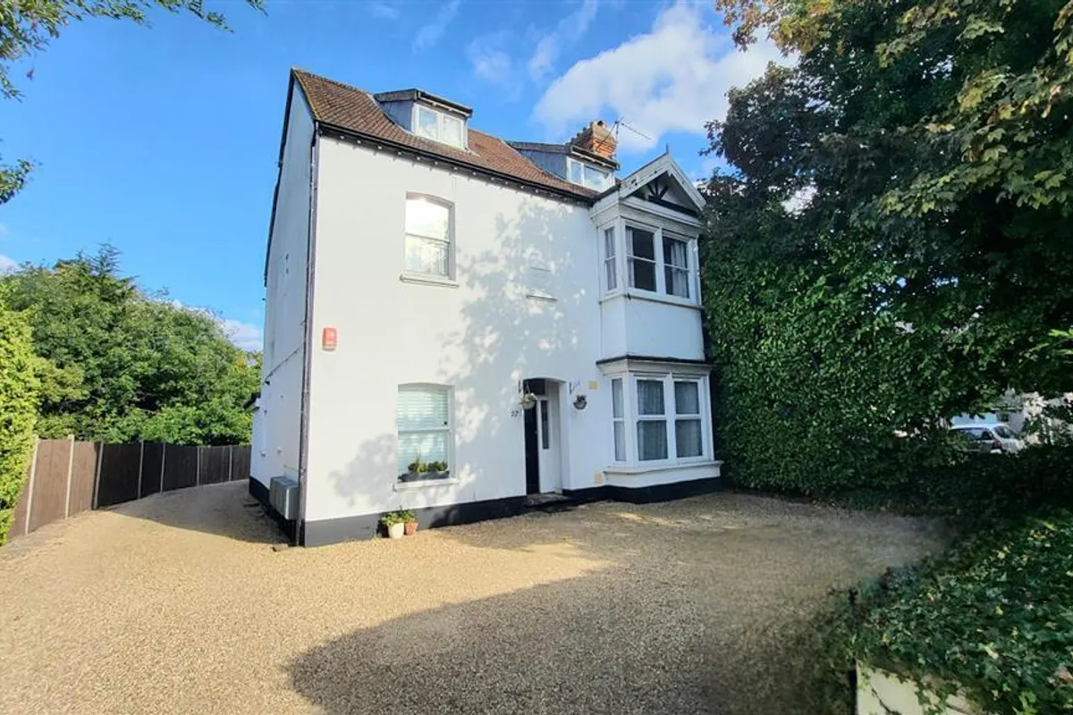 Flat The Ridgeway in Greater London