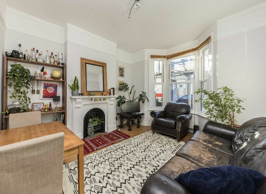 Flat Tintern Street in Greater London