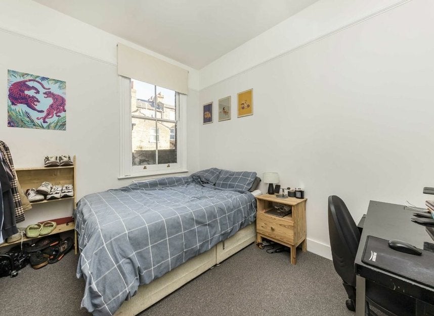 Flat Tintern Street in Greater London