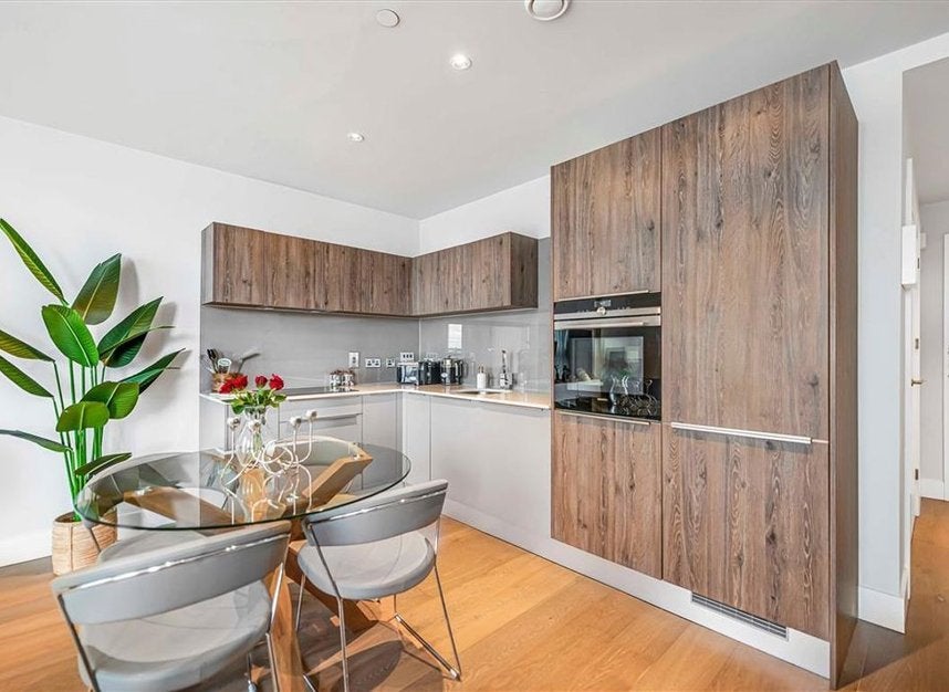 Flat Lockington Road in Greater London