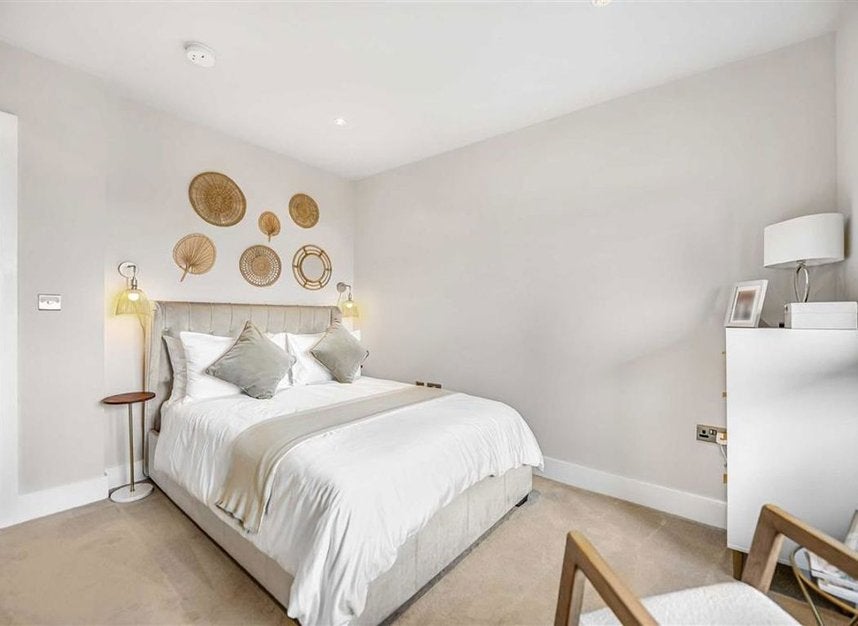 Flat Lockington Road in Greater London