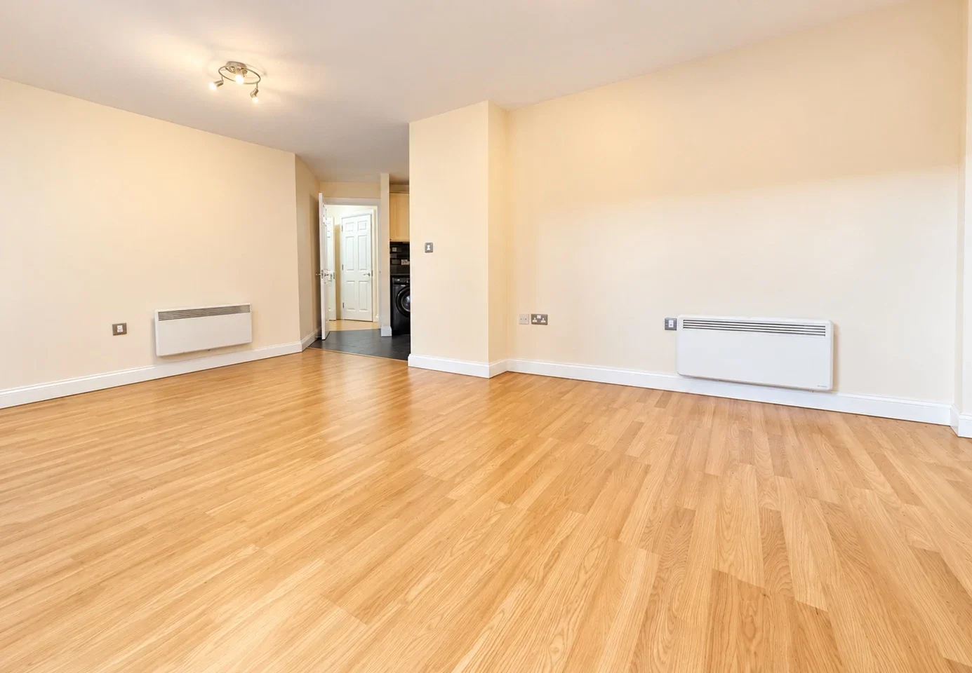 Flat Uxbridge Road in Greater London
