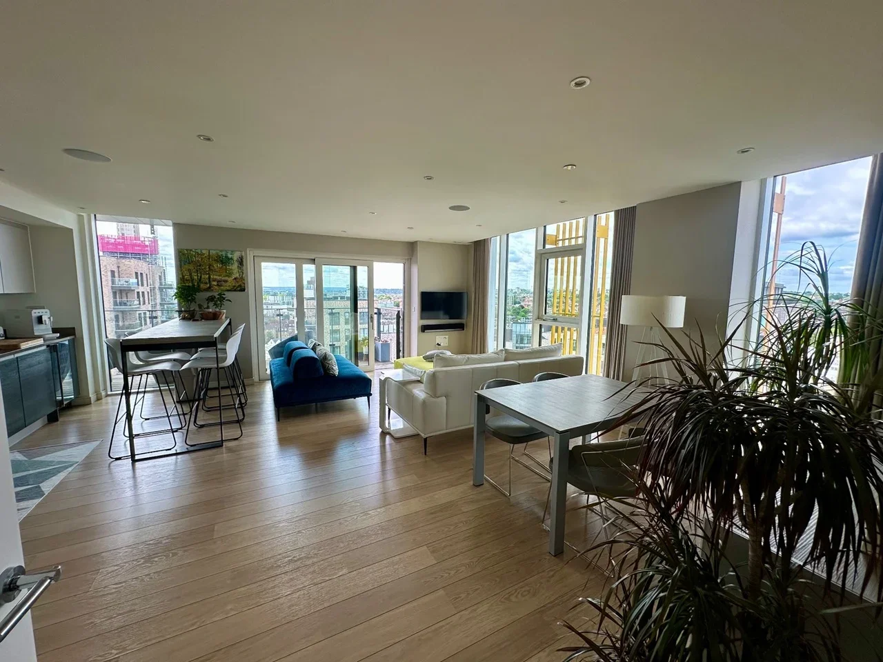 Flat Enterprise Way in Greater London