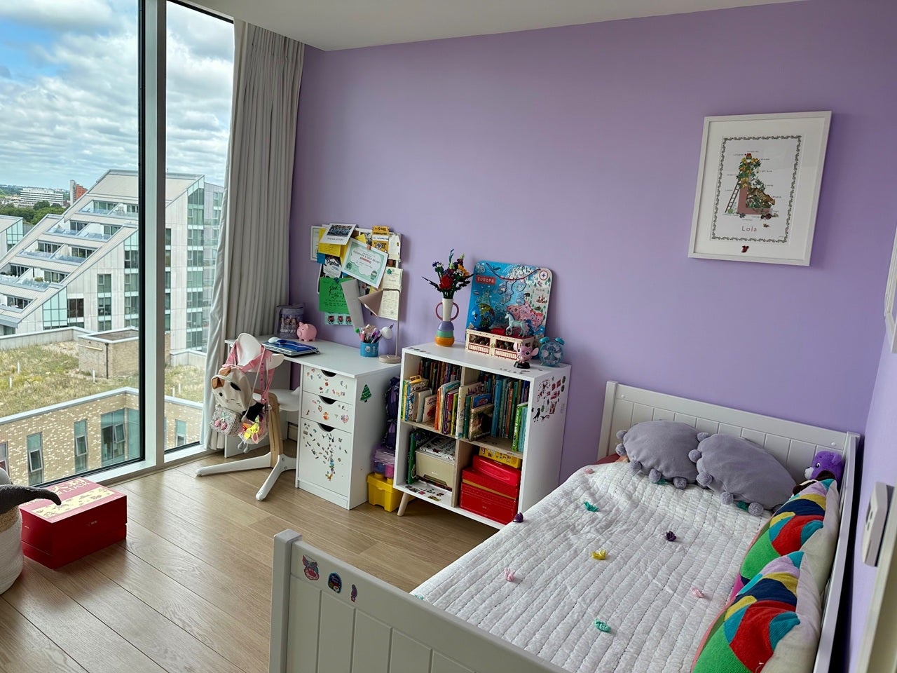 Flat Enterprise Way in Greater London