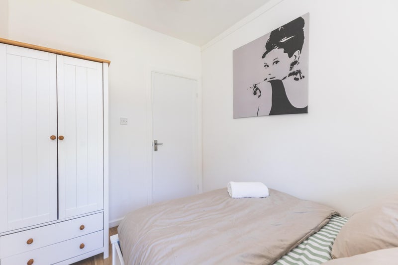 Flat Gastein Road in Greater London