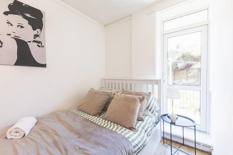 Flat Gastein Road in Greater London