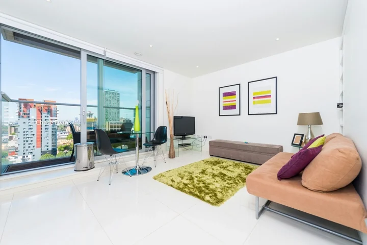 Room Dockyard Lane in Greater London