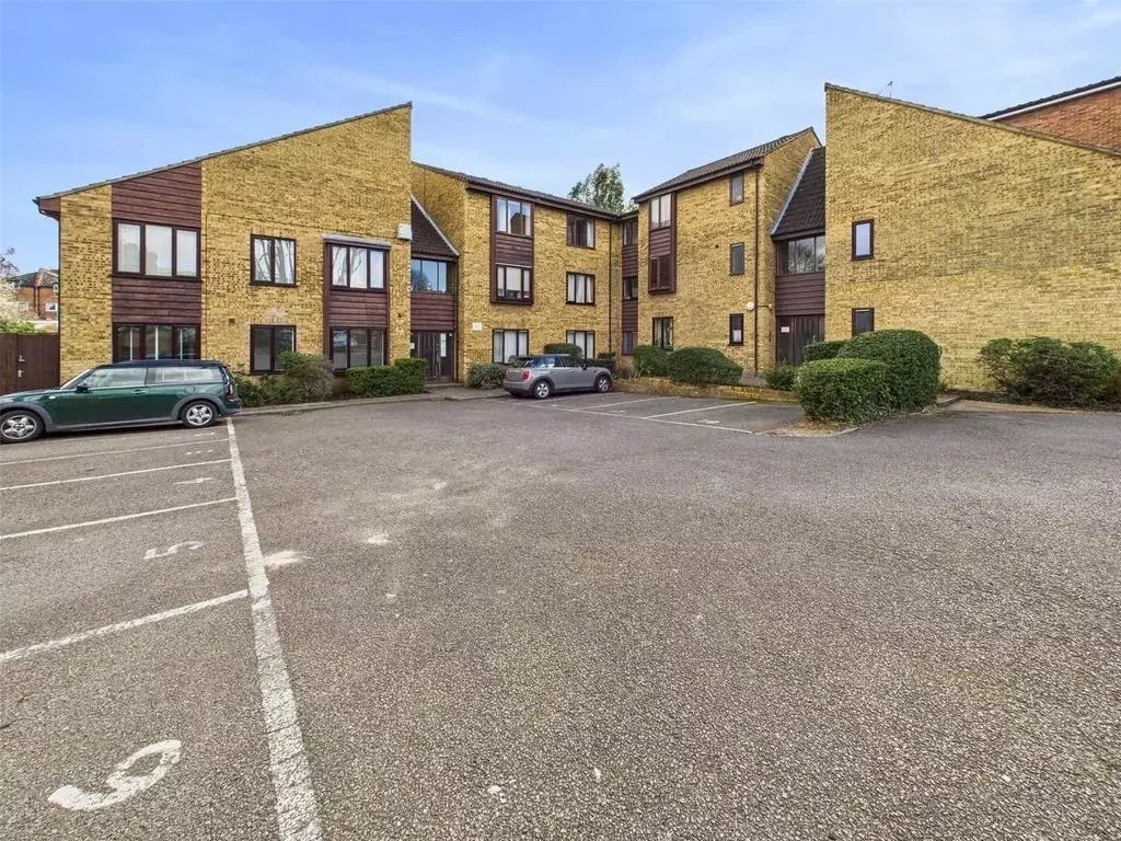 Flat London Road in Greater London