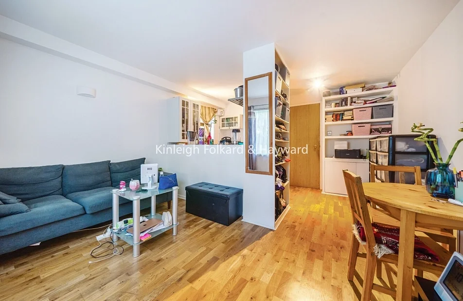 Flat Goodwin Close in Greater London