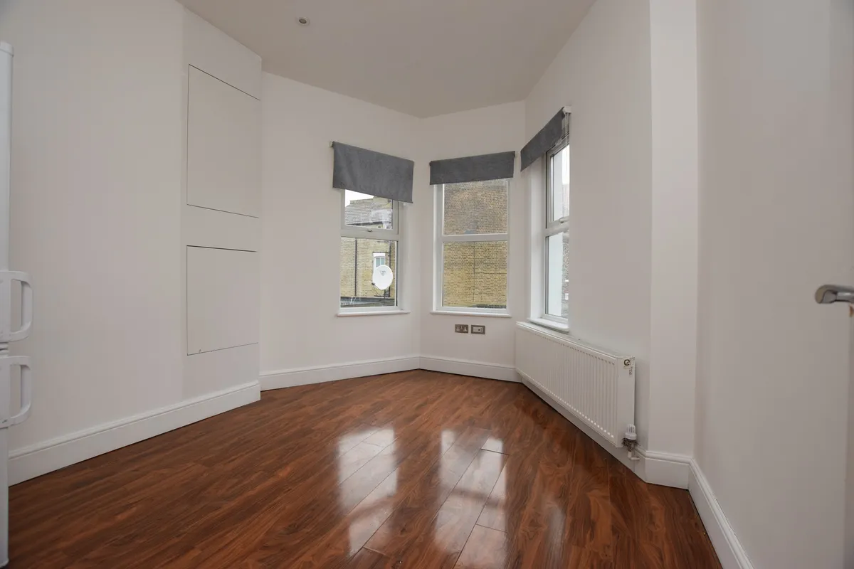 Flat Park Parade in Greater London