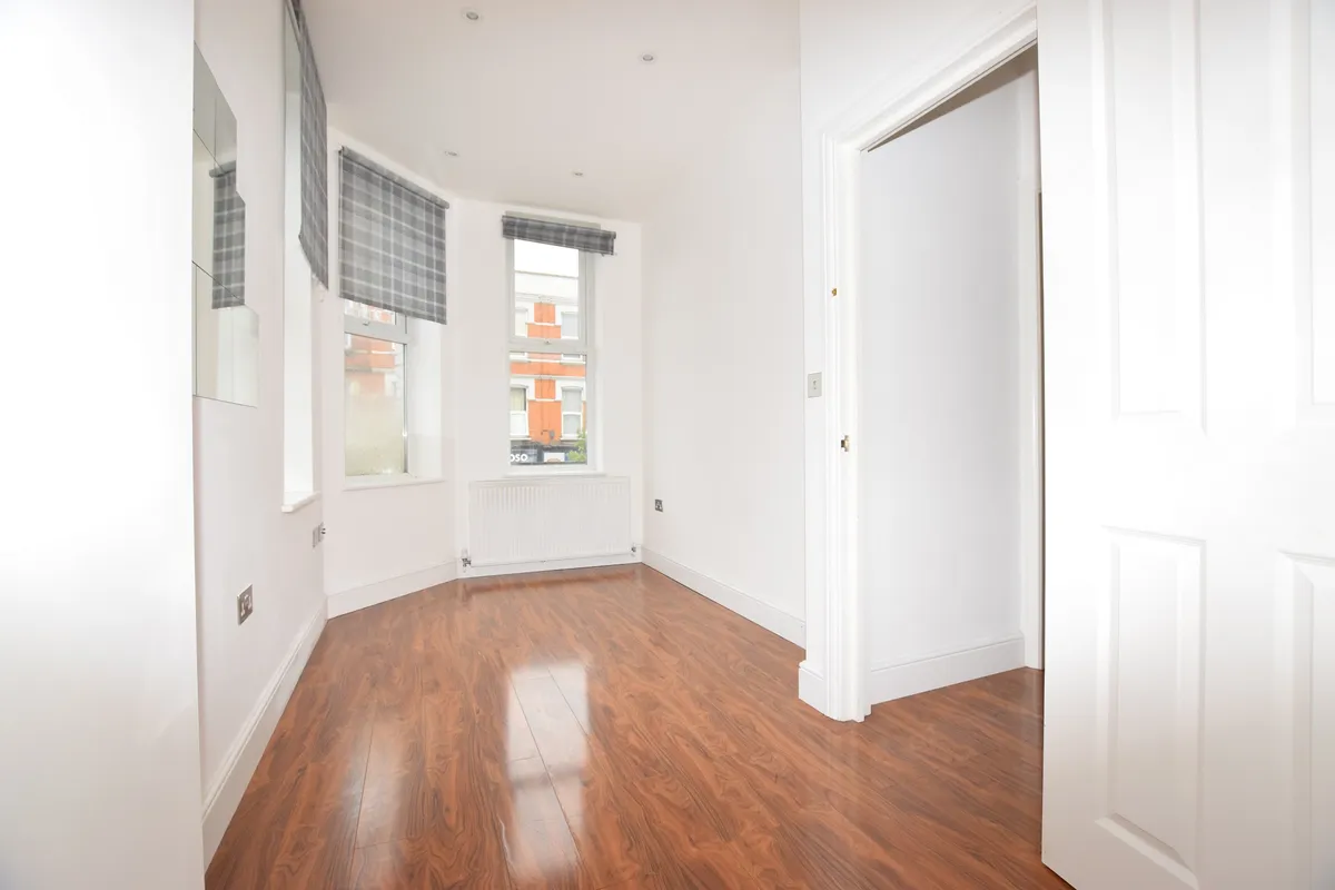 Flat Park Parade in Greater London
