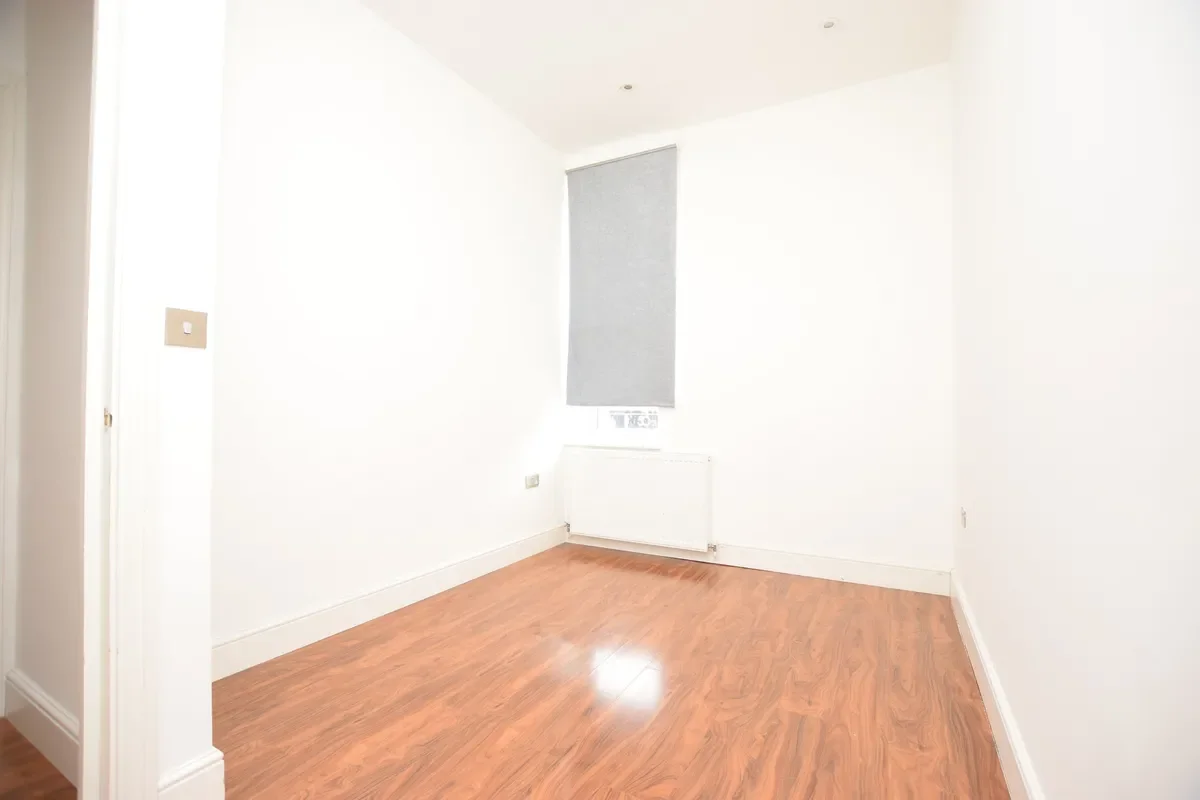 Flat Park Parade in Greater London