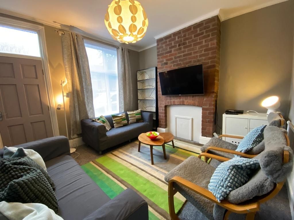 Room Eastwood Road in Sheffield