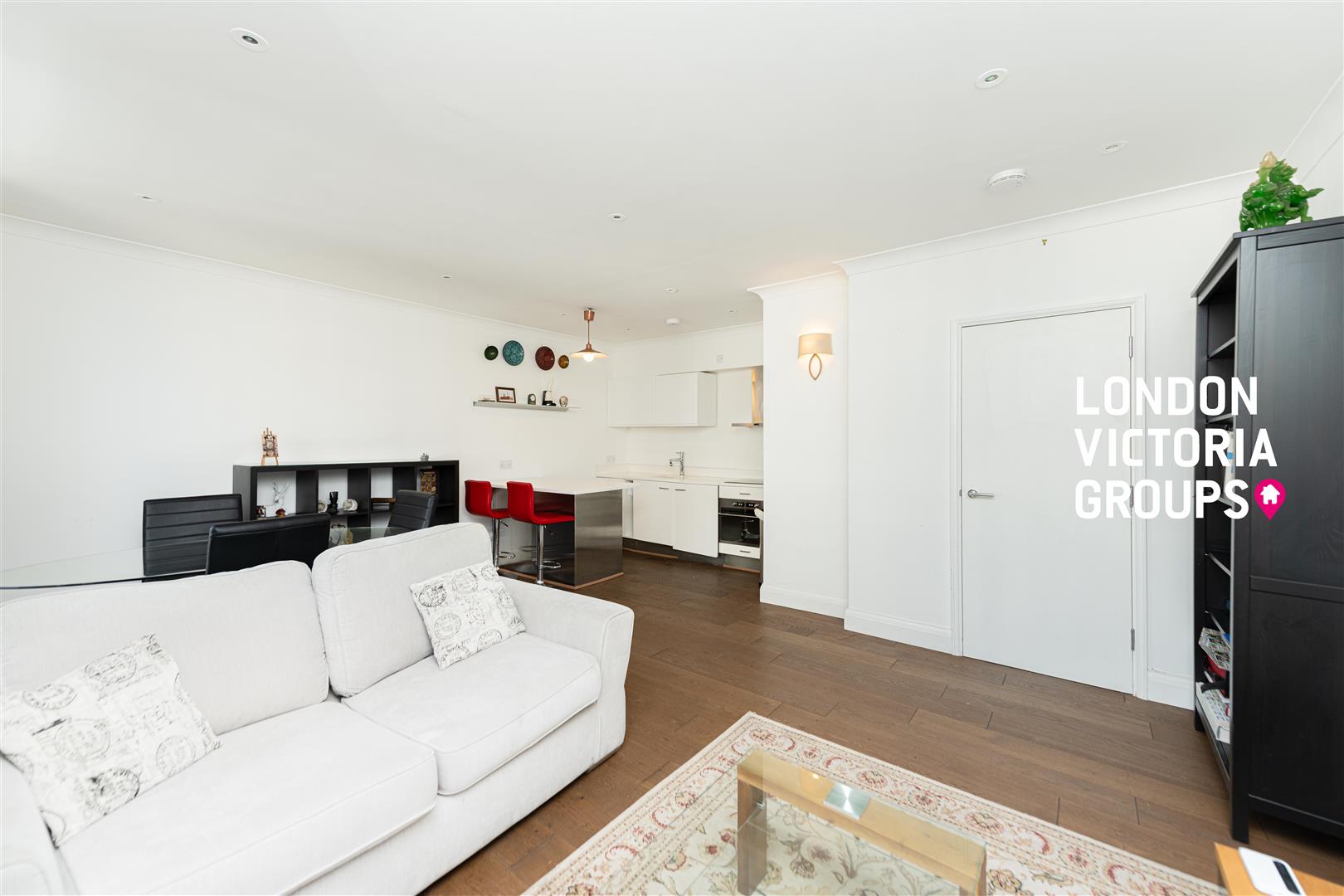 Flat Chicheley Street in Greater London