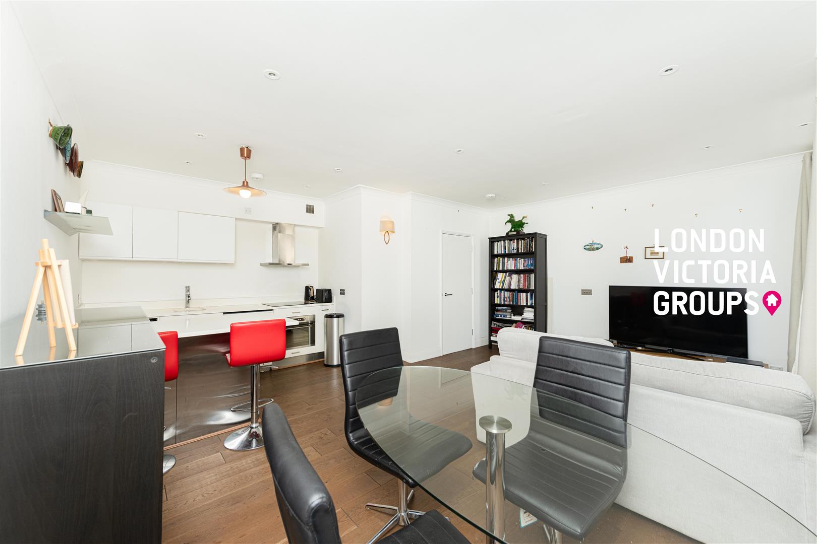 Flat Chicheley Street in Greater London
