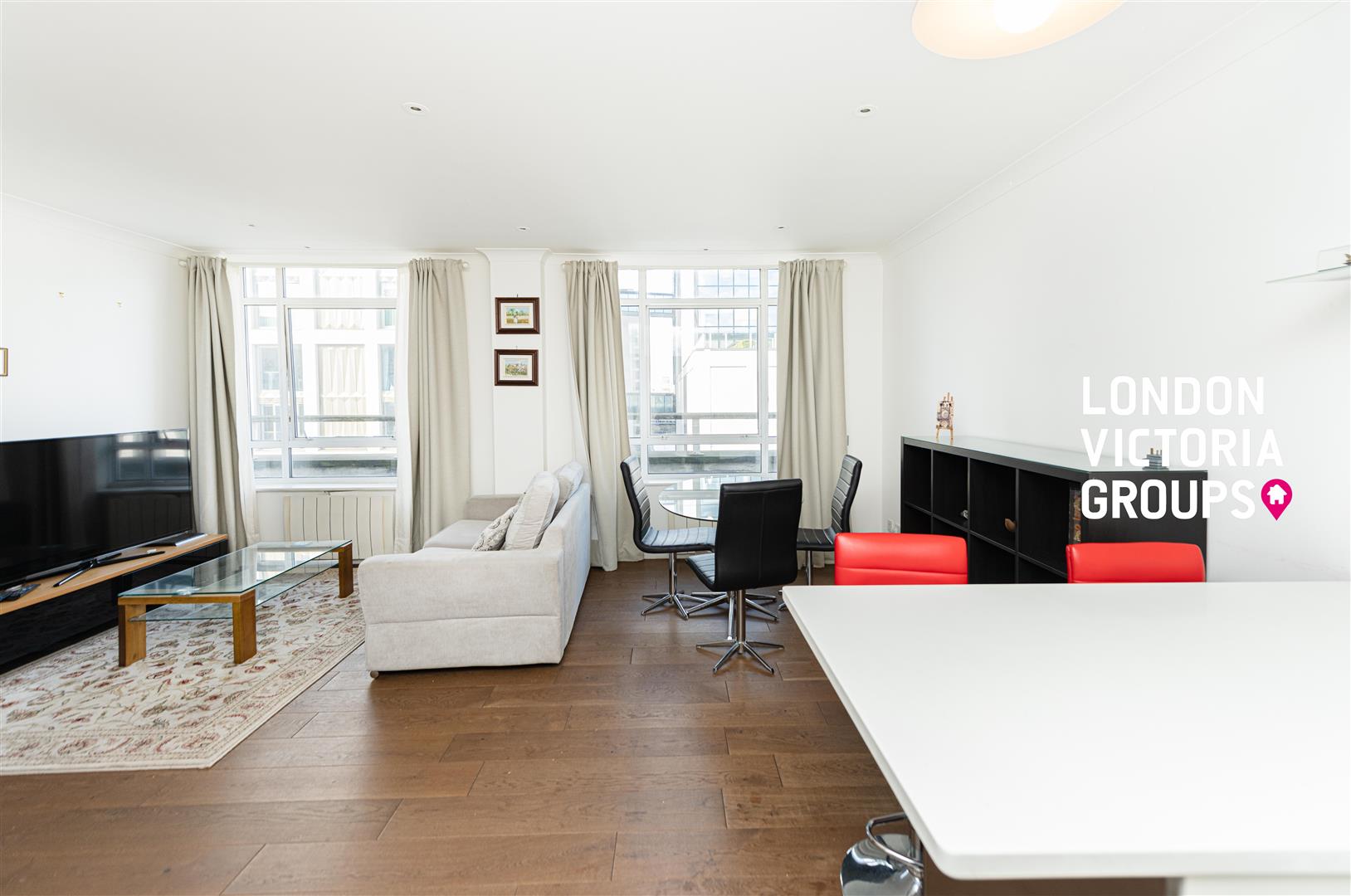Flat Chicheley Street in Greater London
