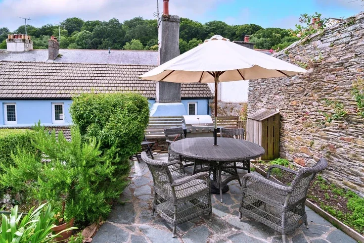 House Armada Road in Cawsand