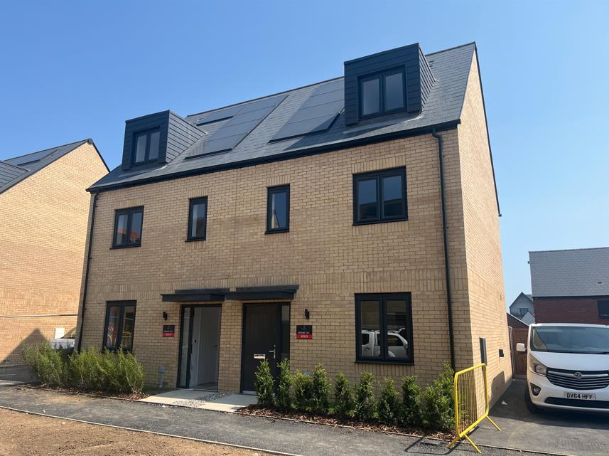 House Beaulieu Boulevard Roundabout in Chelmsford