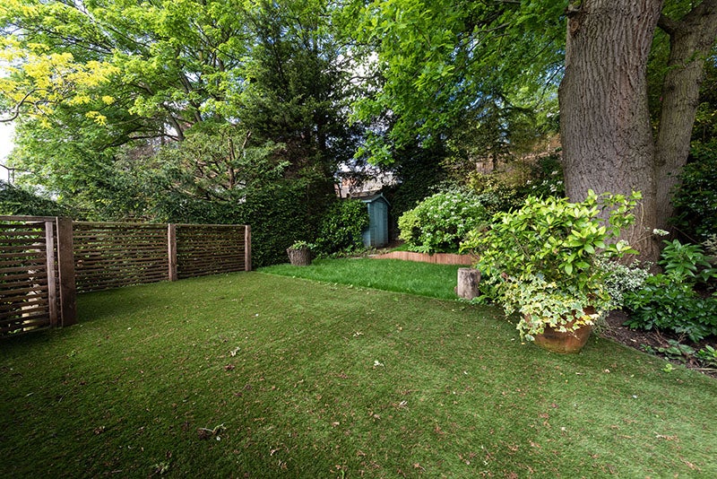 Flat West Heath Gardens in Greater London