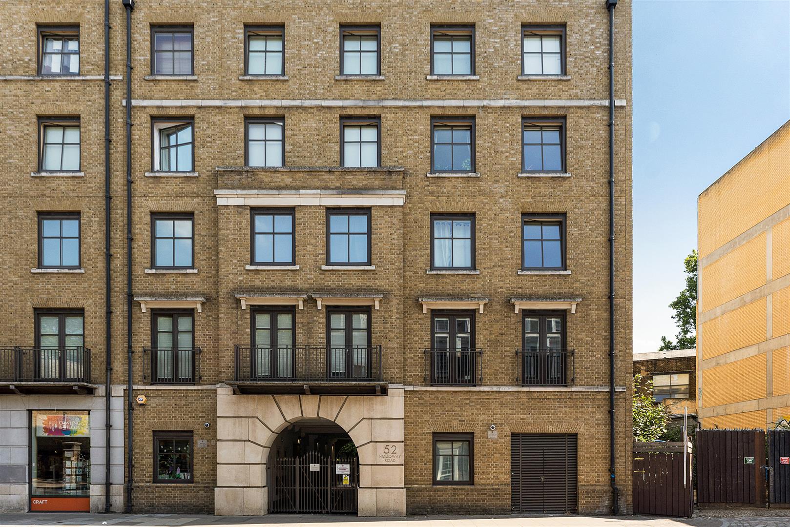 Flat Holloway Road in Greater London