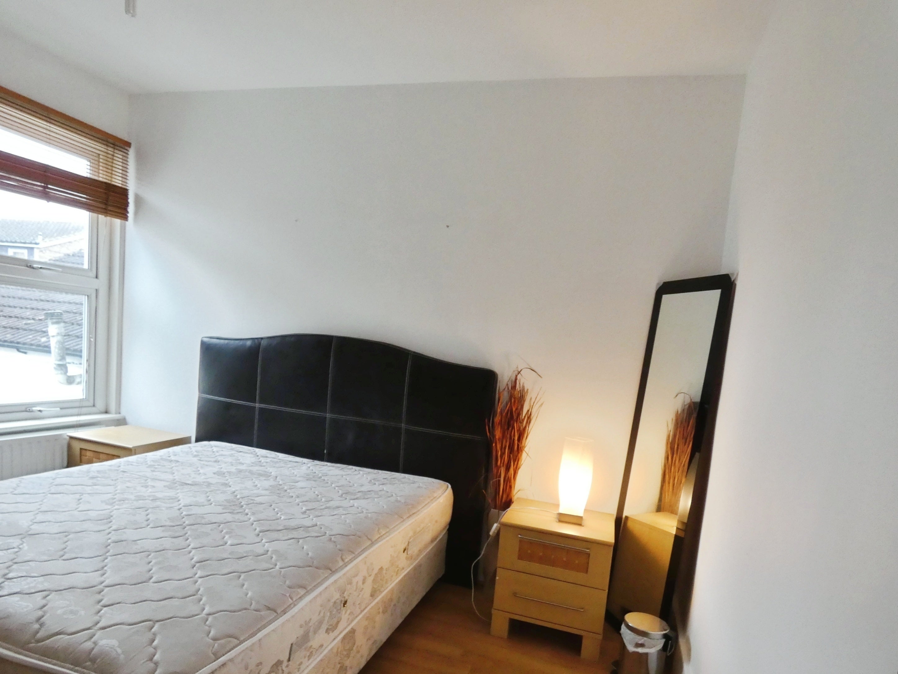 Flat Fernthorpe Road in Greater London