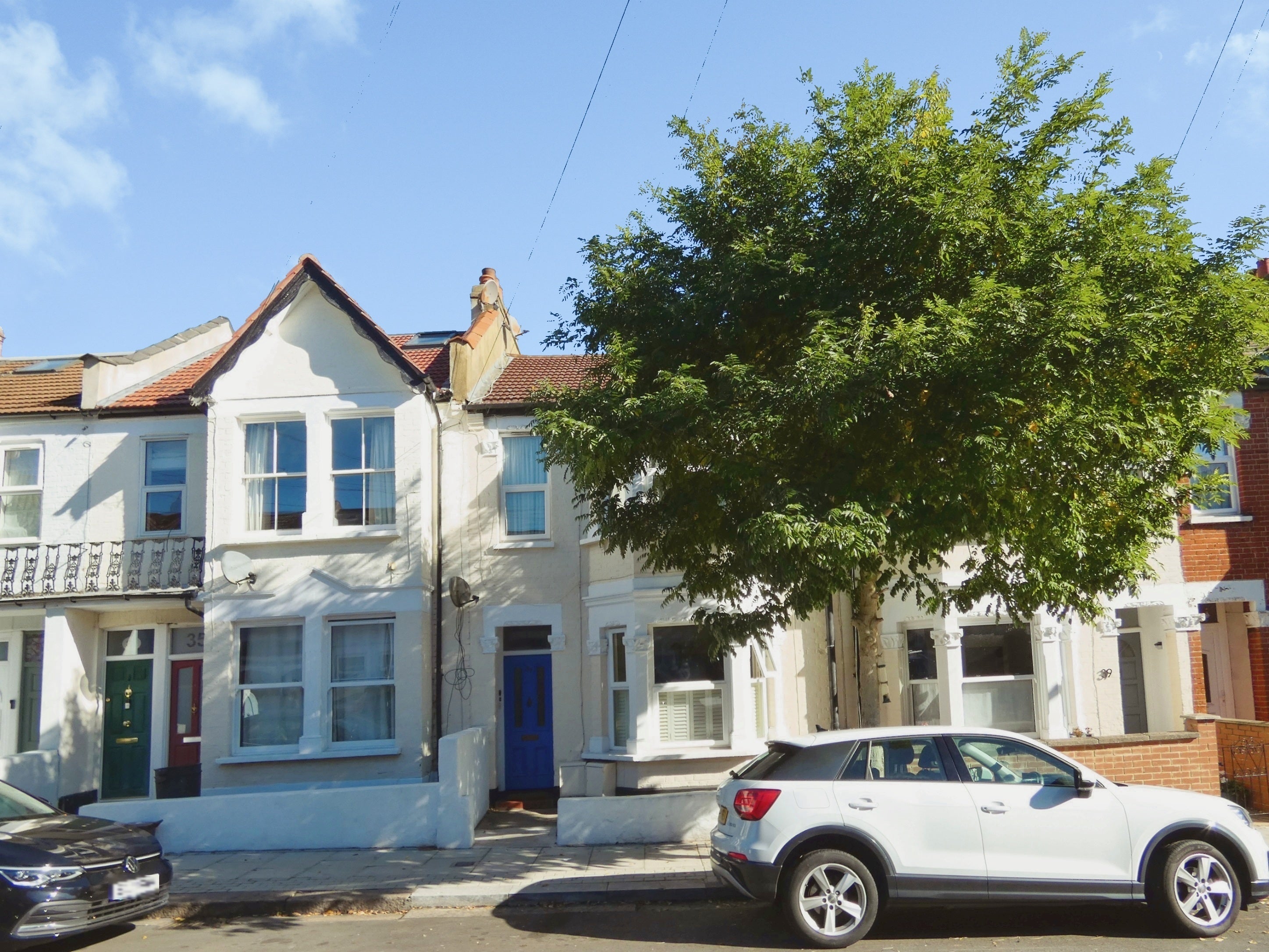 Flat Fernthorpe Road in Greater London