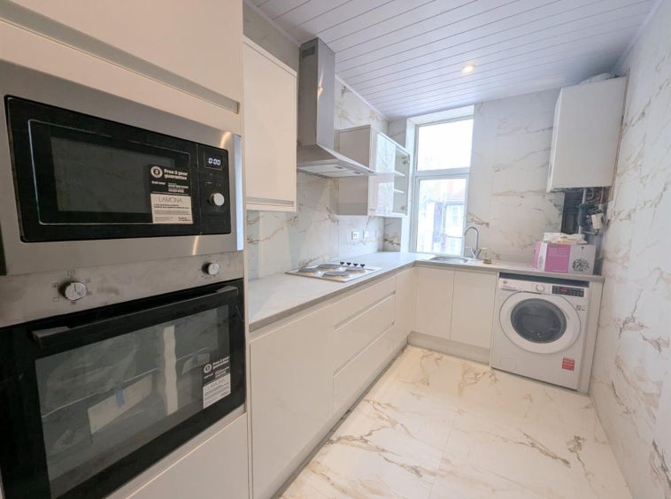 Flat Chichele Road in Greater London