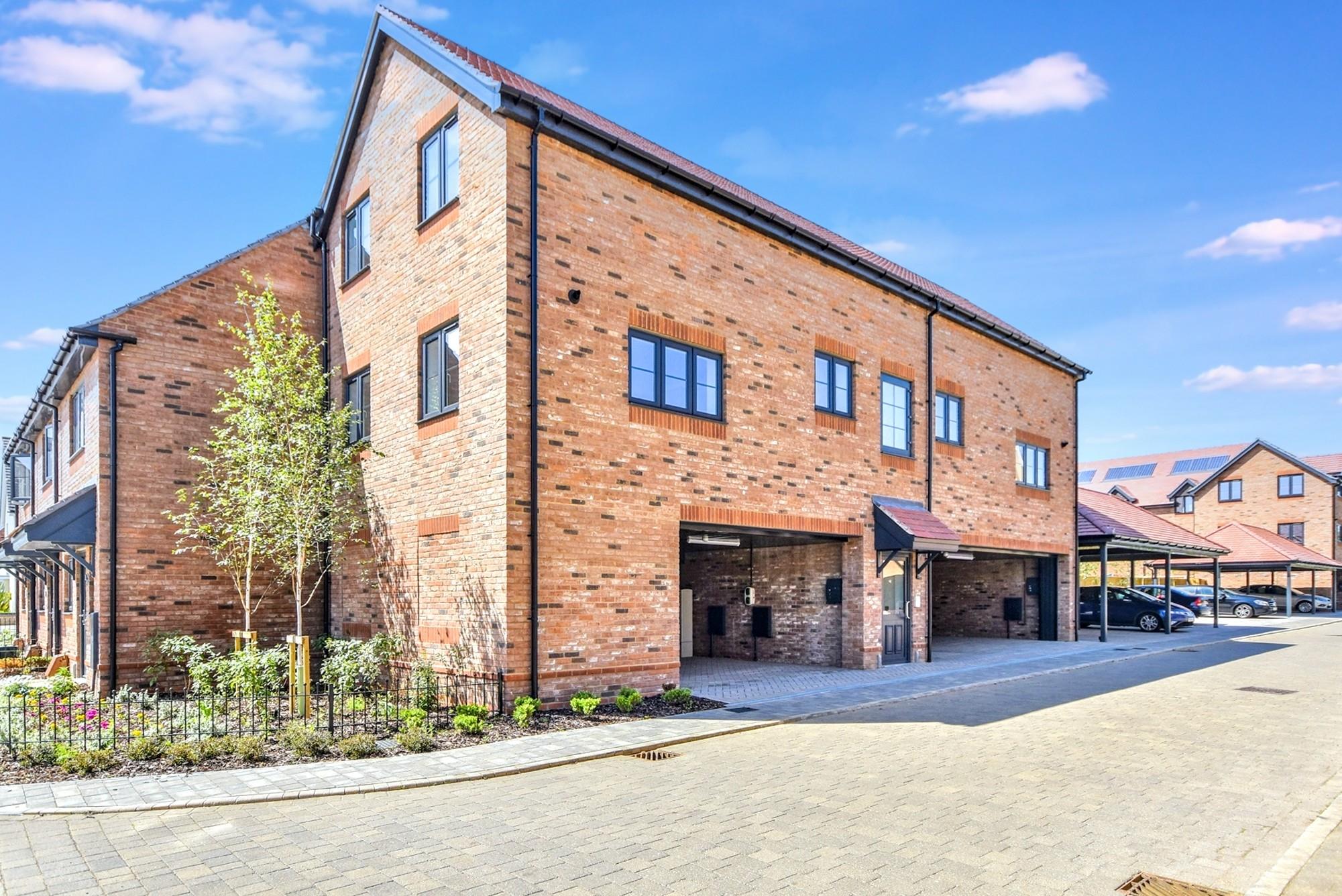 Flat Barnwell Gardens in Weldon