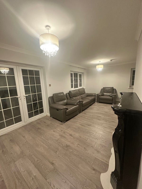 Room Chaplin Close in Salford