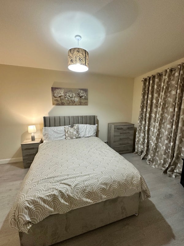 Room Chaplin Close in Salford