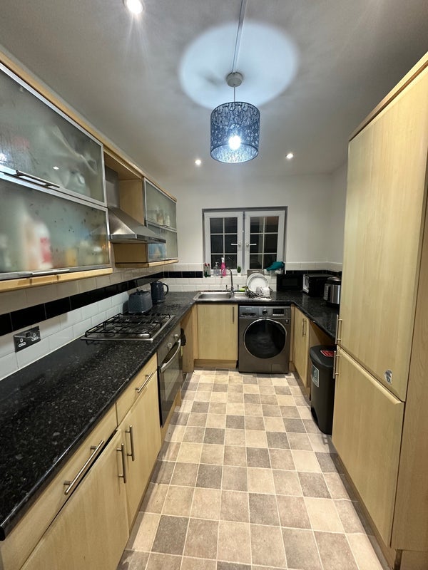 Room Chaplin Close in Salford