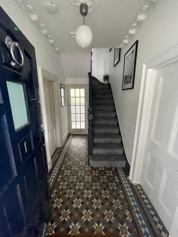 Room Vaughan Road in Greater London