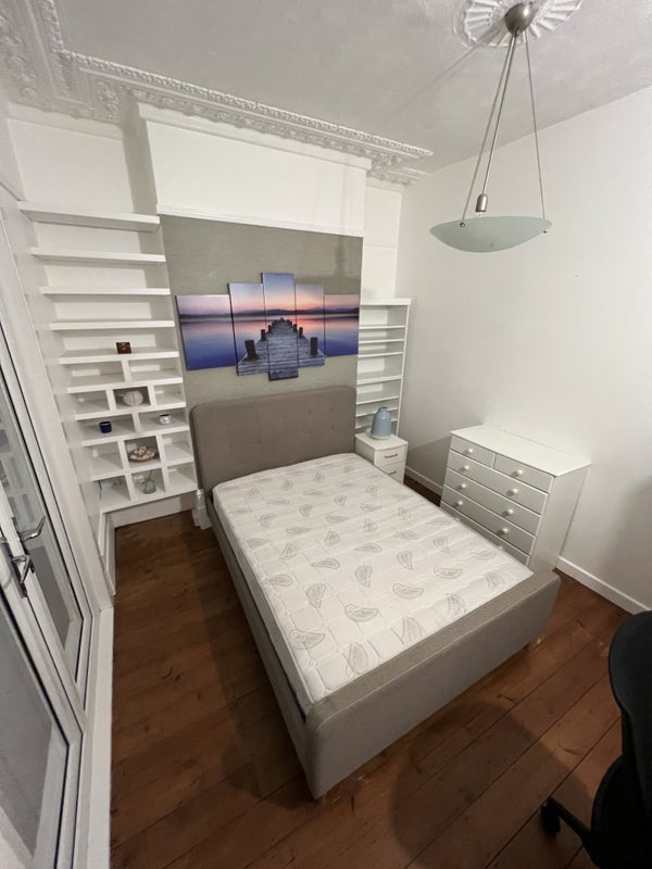 Room Vaughan Road in Greater London