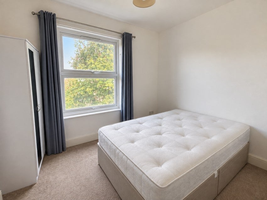 Flat Heath Road in Greater London
