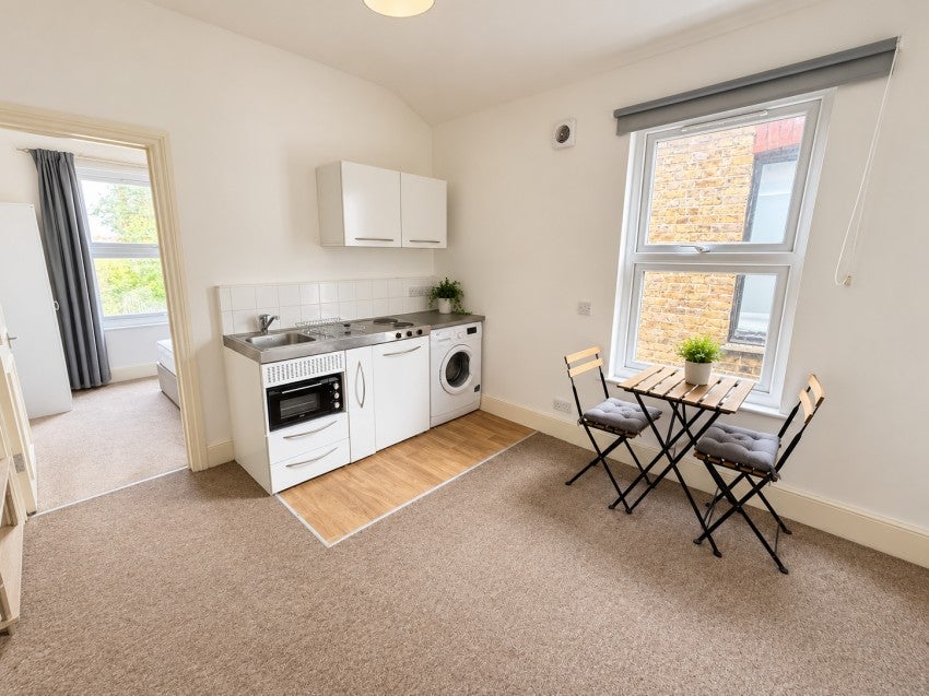 Flat Heath Road in Greater London