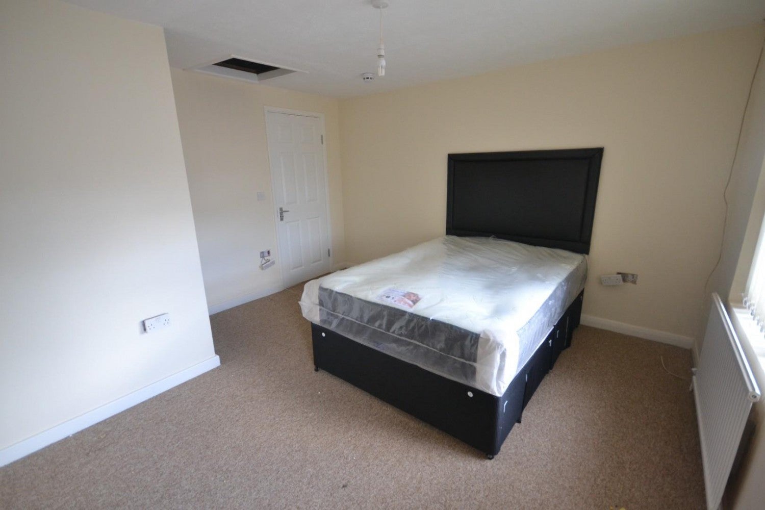 Flat Zinzan Street in Reading