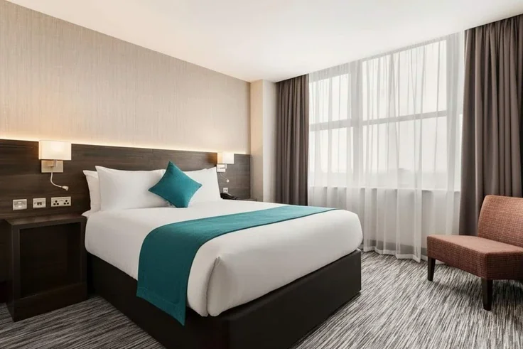 Room Lakeside Way Roundabout in Leeds
