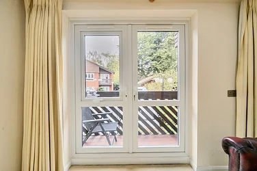 Flat Cedar Close in Greater London