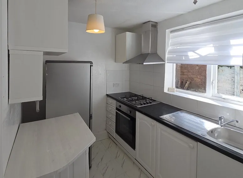 Flat Mattison Road in Greater London