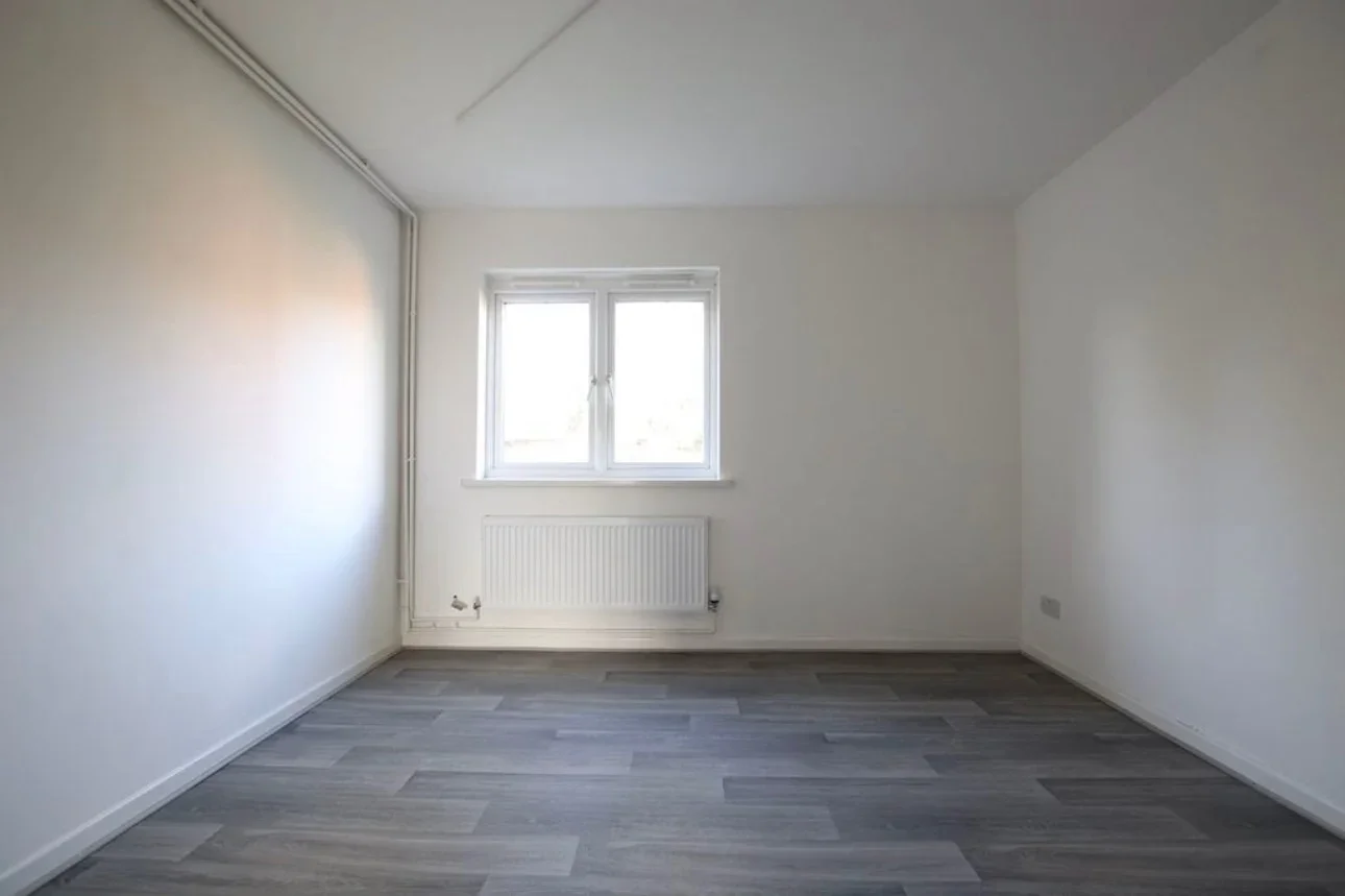 Flat Eastney Road in Greater London