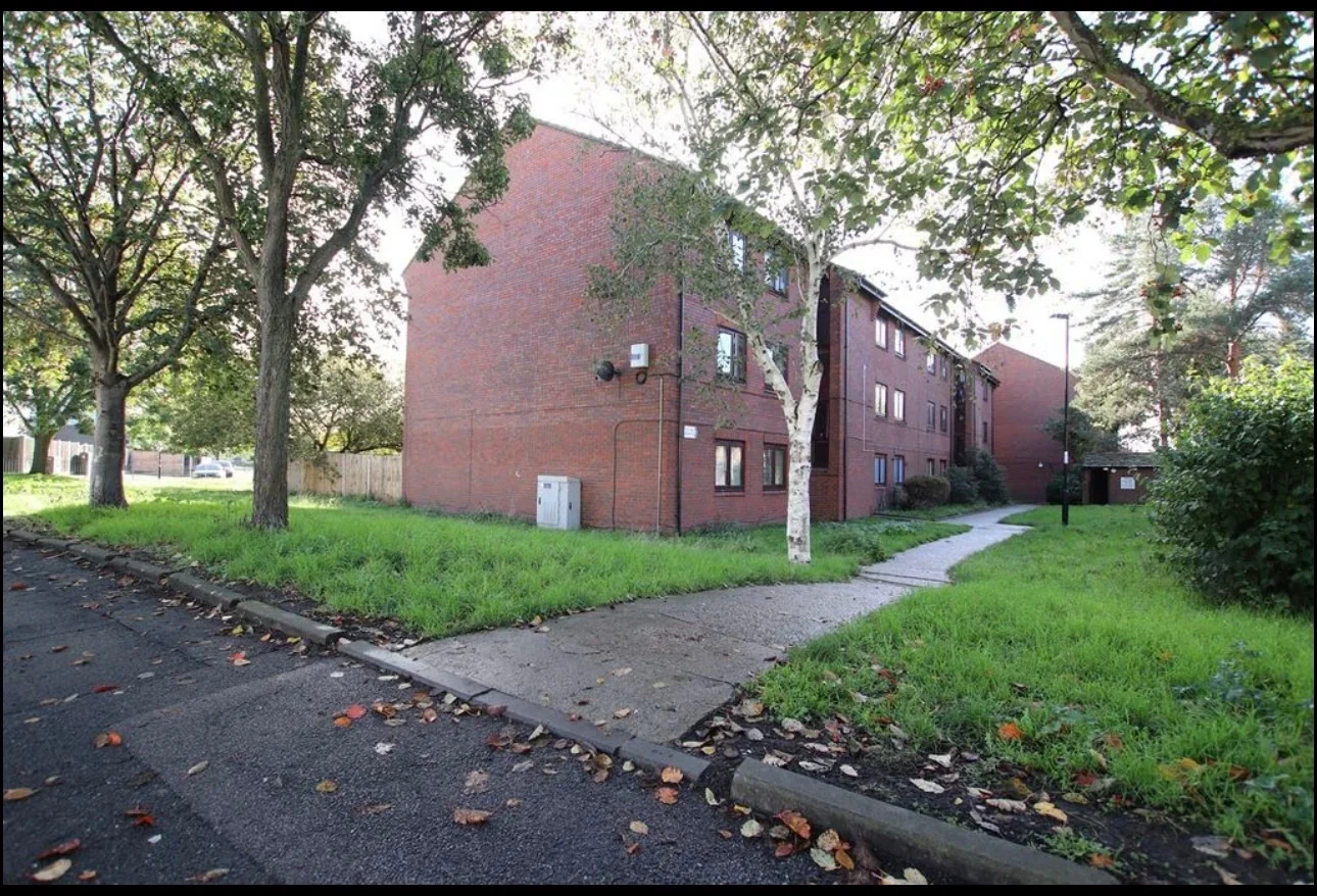 Flat Eastney Road in Greater London