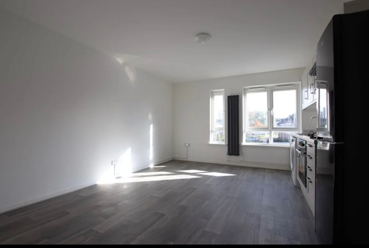 Flat Eastney Road in Greater London