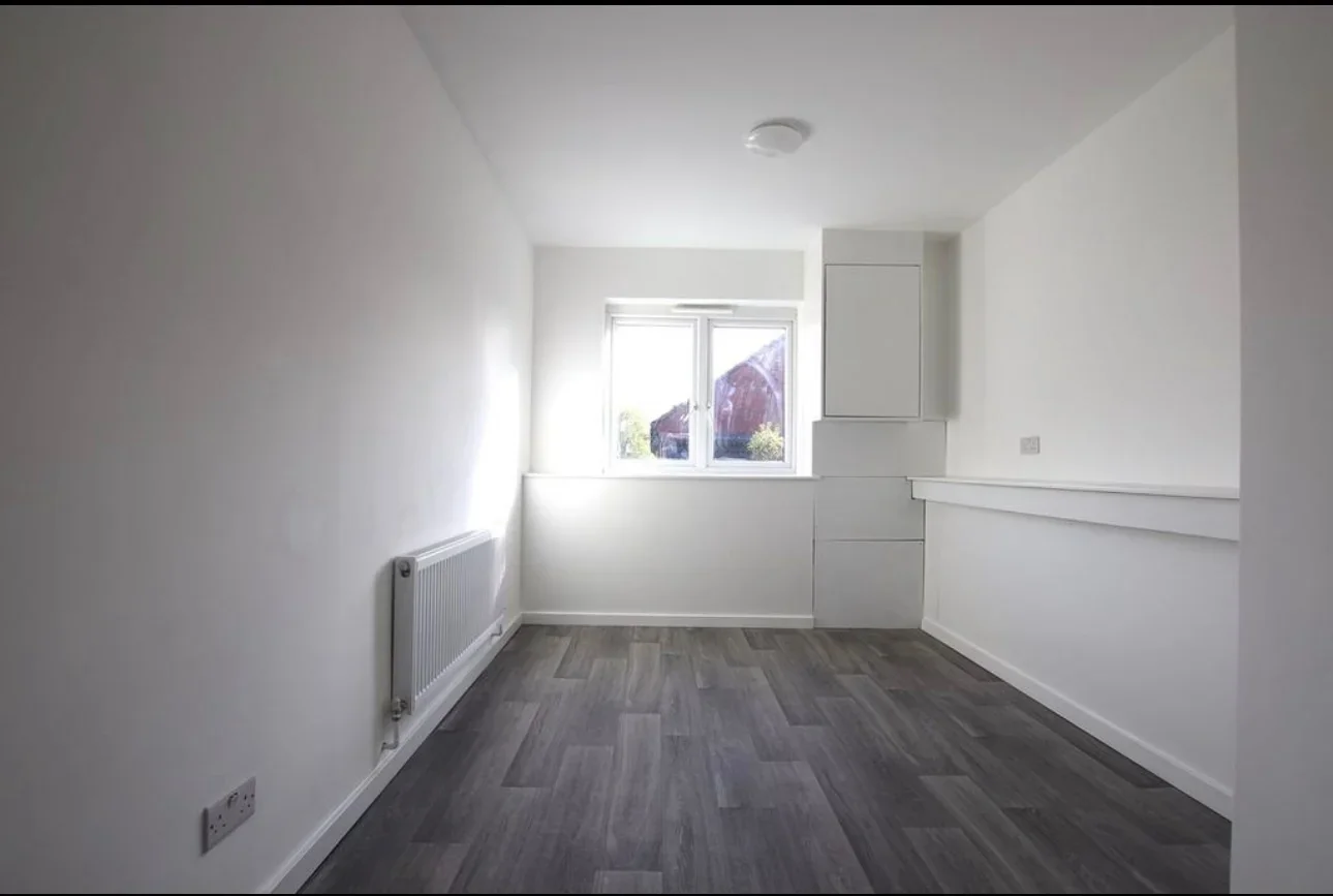 Flat Eastney Road in Greater London