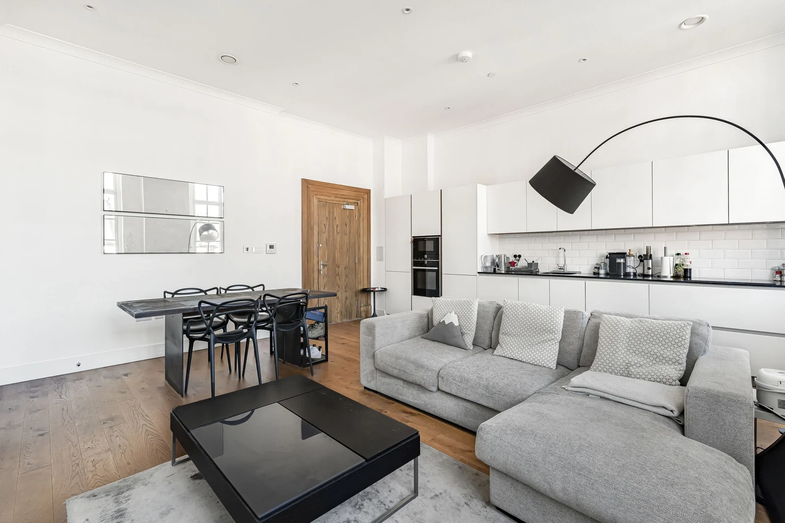 Flat Winchester Street in Greater London