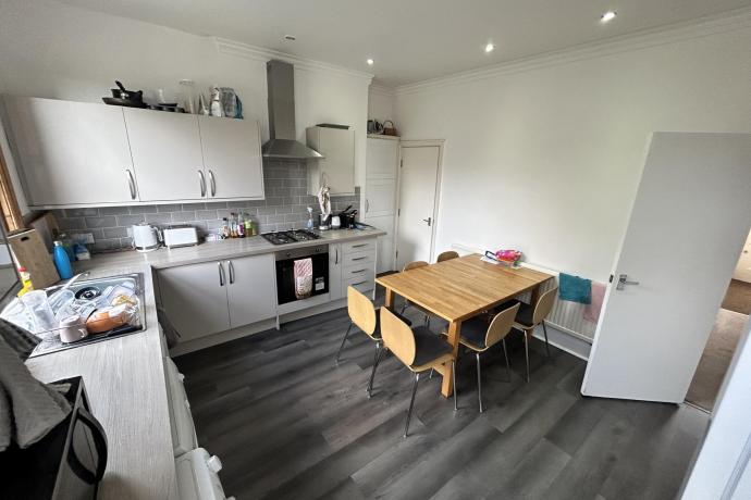 House Broomfield Place in Leeds