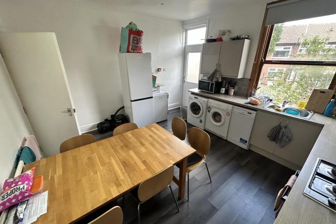 House Broomfield Place in Leeds