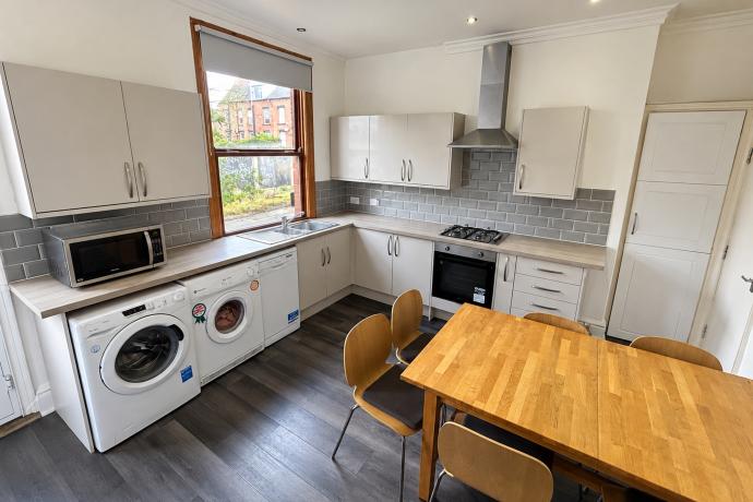 House Broomfield Place in Leeds